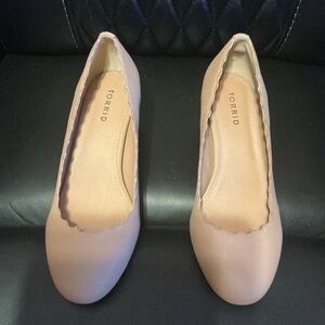 Torrid Women's Beige Scalloped Loafers (Never worn)